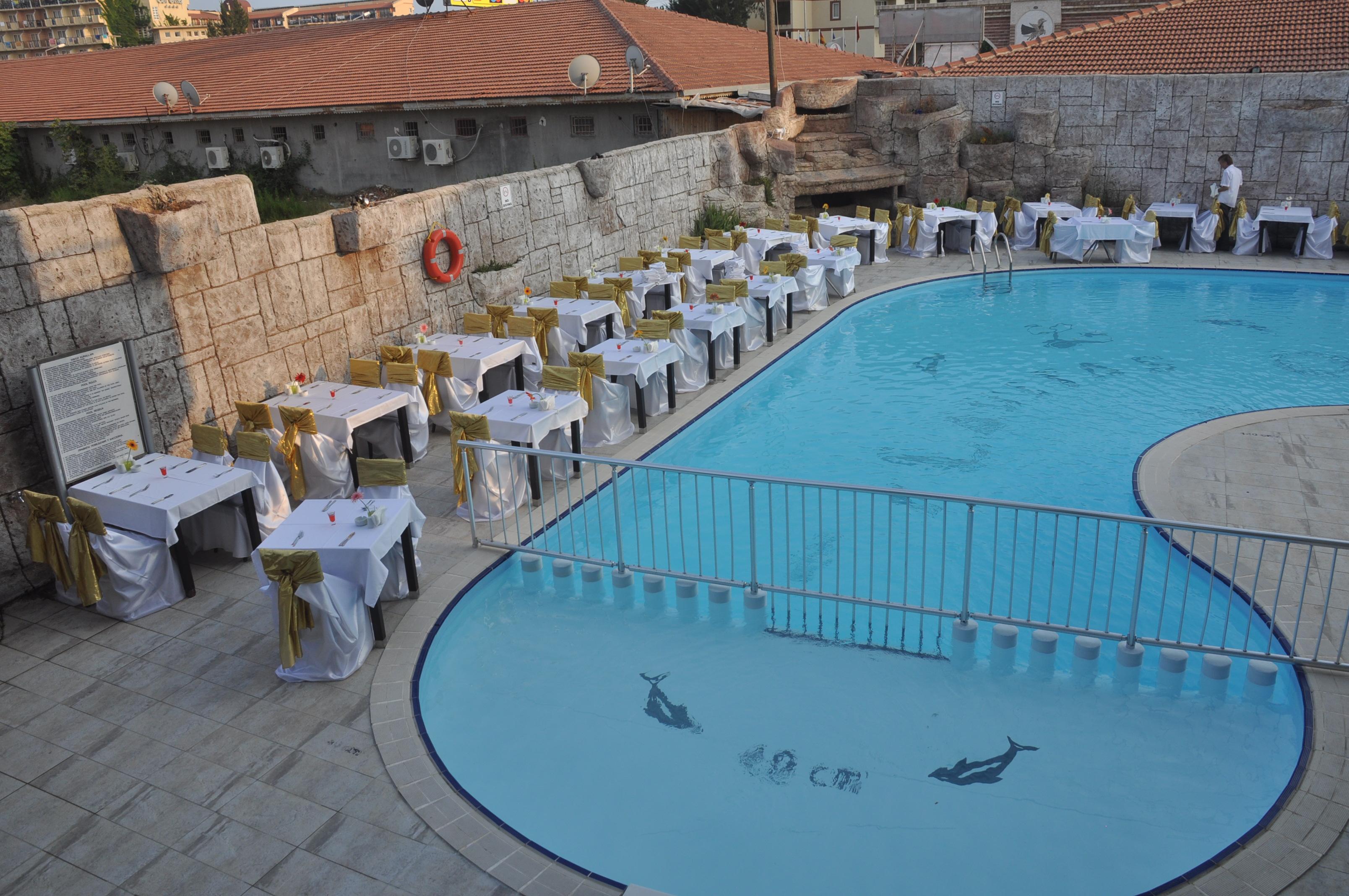 La Vita's Hotel Side